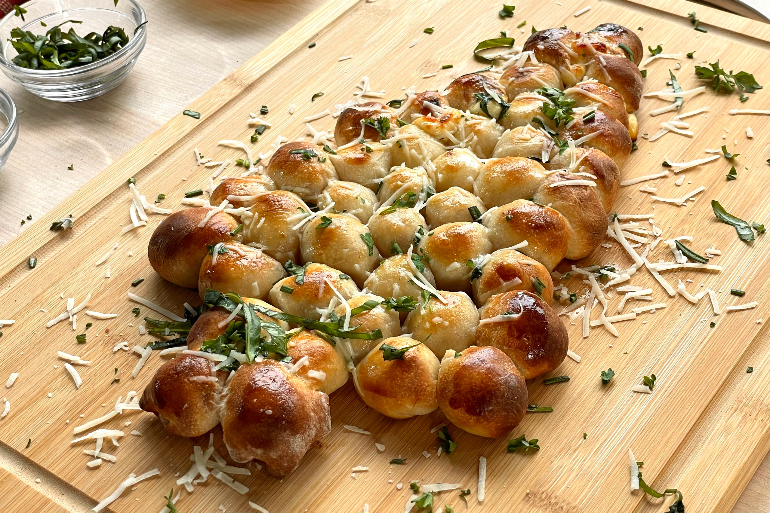 A Holiday Cheesy Snack Tree That's Festive and Delicious!